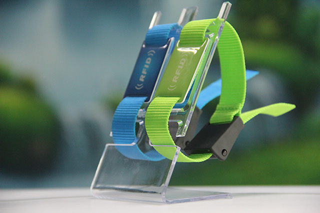 長毛的id硅膠腕帶魔術手套，污漬一洗就掉