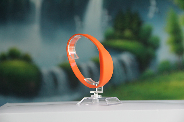 什么造成織嘜腕帶RFID系統？