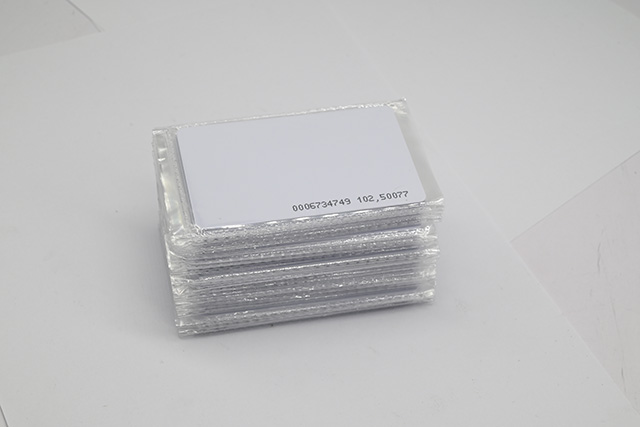 RFID系統(tǒng)主要由讀寫(xiě)器、應(yīng)答器和后臺(tái)計(jì)算機(jī)組成 RFID系統(tǒng)主要由讀寫(xiě)器、應(yīng)答器和后臺(tái)計(jì)算機(jī)組成