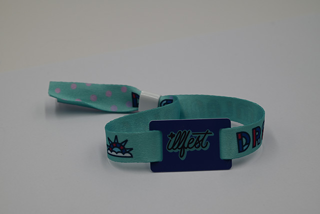 書店VIP充電卡是怎么樣設(shè)計(jì)制作的