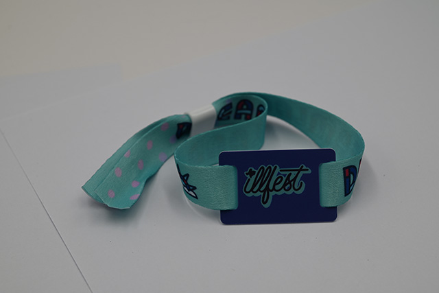 一款環(huán)保、時(shí)尚的智能卡—可視會(huì)員卡 一款環(huán)保、時(shí)尚的智能卡—可視會(huì)員卡