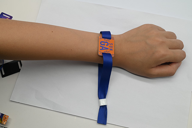 為了幫助異地市民的外出者 烏魯木齊市推出便民服務(wù)卡 為了幫助異地市民的外出者 烏魯木齊市推出便民服務(wù)卡