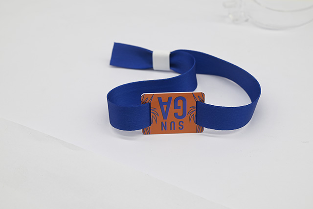 反腐又一劑“猛藥” 中央紀委要求紀檢監察系統6月20日前清退校園卡 反腐又一劑“猛藥” 中央紀委要求紀檢監察系統6月20日前清退校園卡